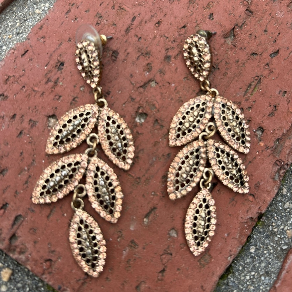 Vintage-Inspired Gold-Tone Leaf Drop Earrings with Rhinestones